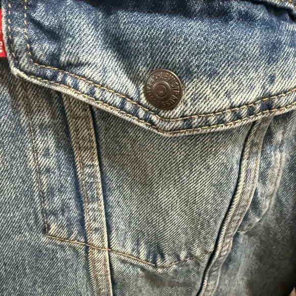 New like Levi's Blue Denim Jacket with Sherpa Lining. - Picture 3 of 13